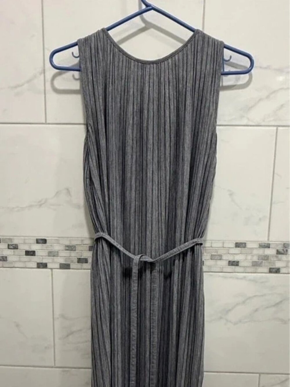 Uniqlo grey belted pleated midi dress
